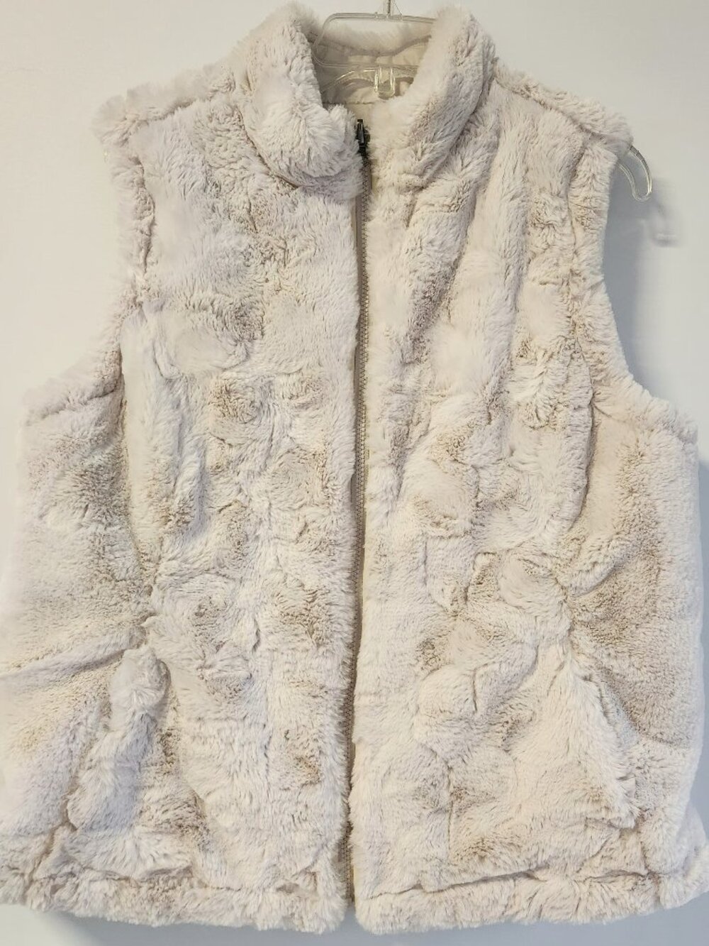 🤍Faux Fur Reversible Puffer Vest Cozy Zip Front Winter Layering Piece🤍